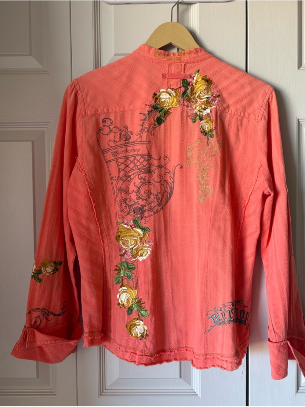 3J Workshop Johnny Was |  Floral embroidered button down. Feminine Unique Boho - Picture 5 of 9